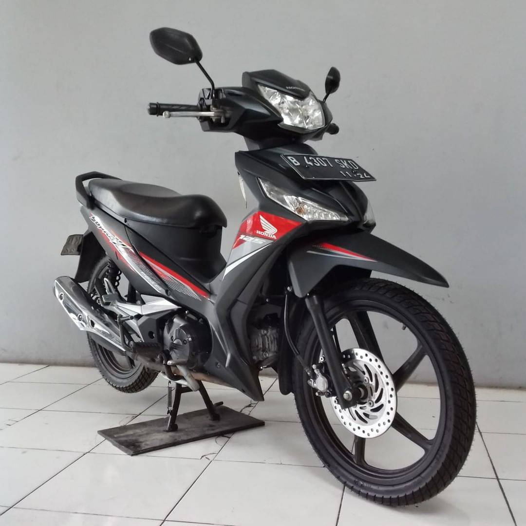 Perbandingan Antara Supra X 125 FI dan Revo X 2024