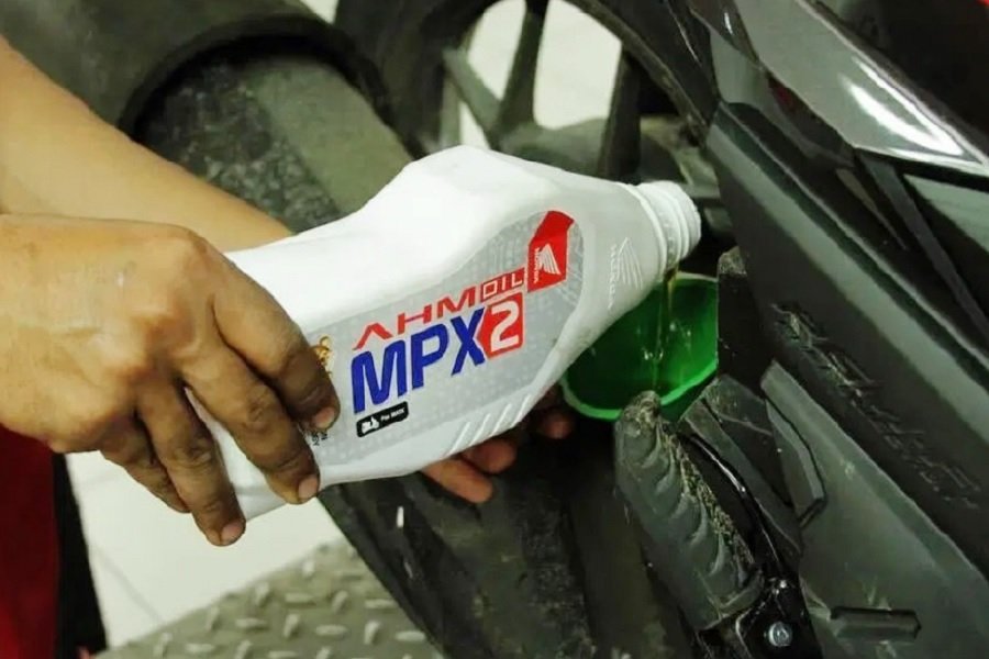 Wajib Tahu! Jangan Abaikan Oli Mesin Motor Anda Dampak Telat Mengganti Oli dan Cara Menghindari Risikonya