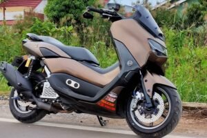 Heboh! Yamaha Nmax Terbaru Guncang Pasar dengan Mesin 180cc dan Stang Ala Naked, Kepoin Spesifikasinya Sekarang!