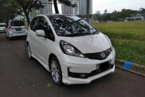 Honda Jazz GE8 Mesin Bertenaga, Desain Mewah, dan Harga Terjangkau!