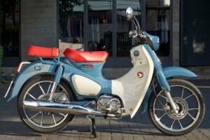 Honda Super Cub C125 2024 Prestige Classy Blue Kembalinya Legenda dengan Sentuhan Nostalgia yang Menggoda!