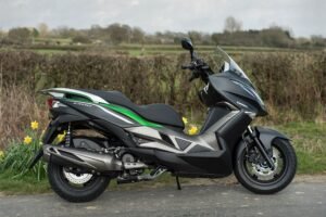 Ini Dia! Kawasaki J300 Skutik Gambot Terbaru yang Siap Mengguncang Pasar Otomotif Indonesia!