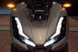 Ini Dia Perang Skutik Maxi Terpanas! New Honda PCX 175 Vs. Yamaha Nmax Siapakah Pemenangnya