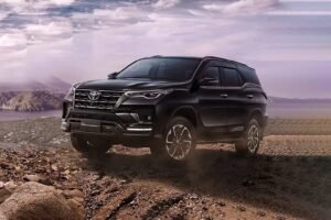 Mana yang lebih unggul Toyota Fortuner 2.8 48V MHEV vs GR Sport