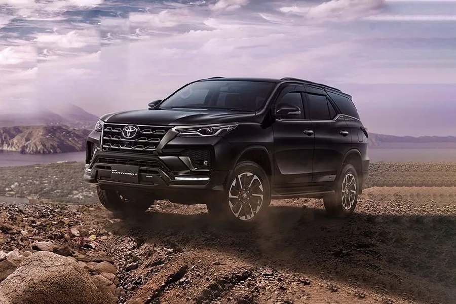 Mana yang lebih unggul Toyota Fortuner 2.8 48V MHEV vs GR Sport