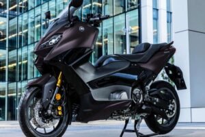 Menggelegar! Yamaha TMax Tech Max 2024 Skuter Masa Depan dengan Kecepatan Super Mobil Sport!