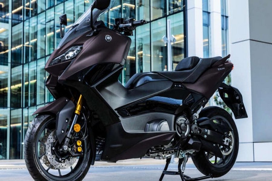 Menggelegar! Yamaha TMax Tech Max 2024 Skuter Masa Depan dengan Kecepatan Super Mobil Sport!
