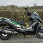 Pertarungan Sengit! Kawasaki J300 Siap Goyang Dominasi Yamaha XMAX dan Honda Forza di Indonesia!