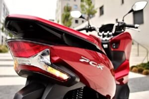 Skuter Matic Mewah! Honda PCX 175 cc 2024 Mencuri Hati dengan Desain Memikat dan Performa Superior!