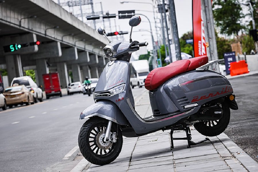 Skutik Retro Versilia 150 Gabungan Mempesona antara Vespa dan Lambretta