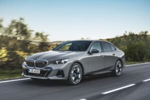 Spesifikasi Mumpuni Sedan Listrik BMW i5. Berapakah Harganya?