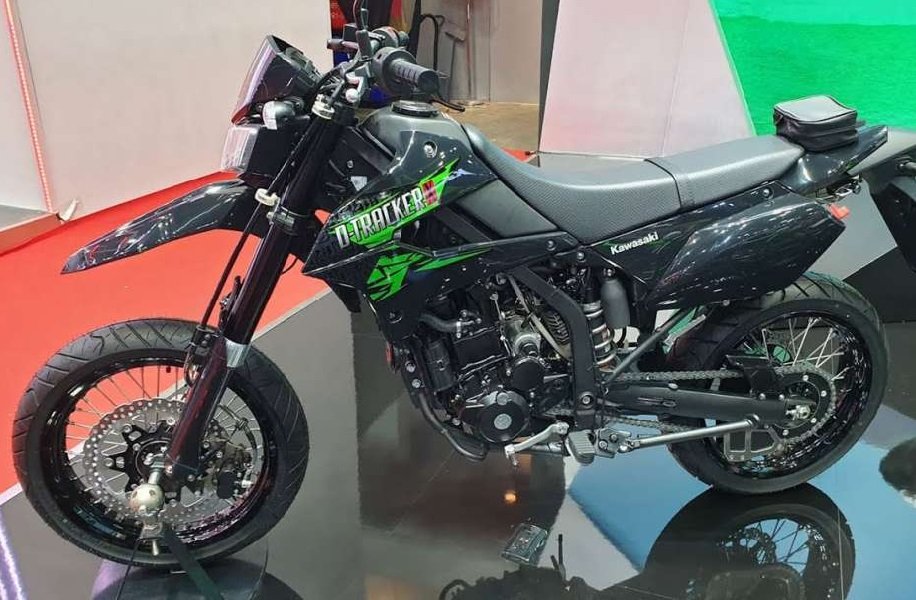 Terpesona dengan Supermoto 250cc Intip Harga Motor Baru Kawasaki D-Tracker X 2024!