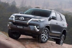 Toyota Fortuner Hybrid Menghadapi Banjir Hingga 70 Cm Tanpa Masalah!