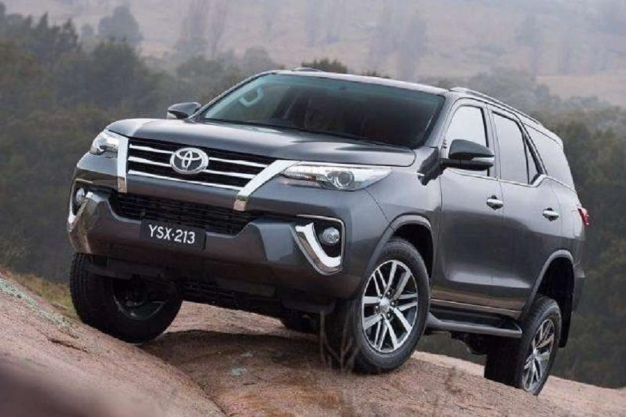 Toyota Fortuner Hybrid Menghadapi Banjir Hingga 70 Cm Tanpa Masalah!