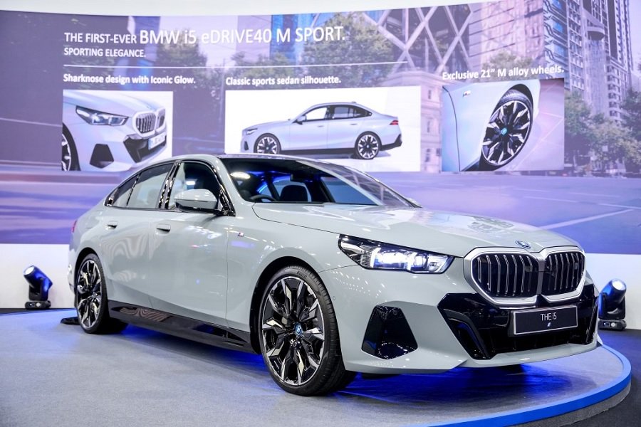 BMW i5 eDrive40 M Sport Mengemudi Menuju Masa Depan dengan Gaya dan Performa!