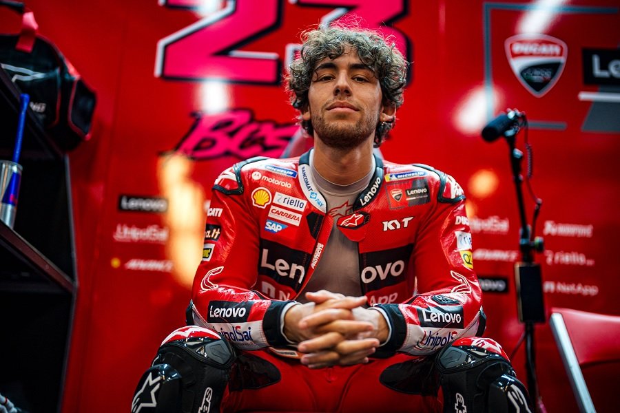 Bastianini's Dilemma Memilih Antara Loyalti dan Peluang Baru di MotoGP 2025
