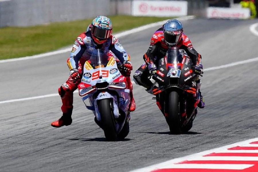 Drama di MotoGP Aleix Espargaro Hampir Salip Marc Marquez Meski Berjuang Seperti Singa