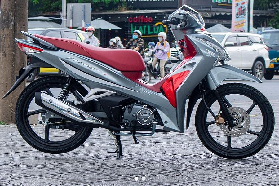 Honda Blade 2024 Evolusi Motor Bebek yang Memikat Hati Penggemar