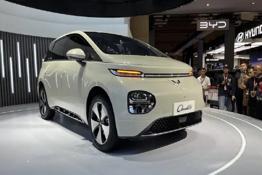 Wuling Cloud EV Kendaraan Ramah Lingkungan Terbaru Telah Tersedia untuk Pemesanan di PEVS 2024
