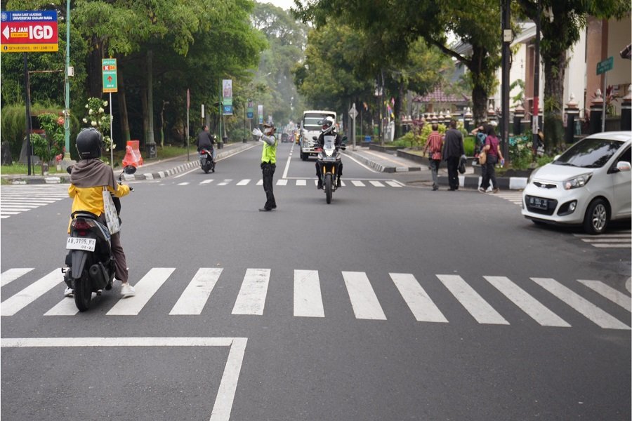 Berkendara Aman Tips Ala Honda Istimewa untuk Melewati Persimpangan