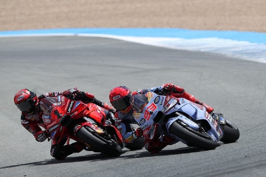 Duel Sengit di MotoGP 2025 Bagnaia vs Marquez, Siapa yang Unggul