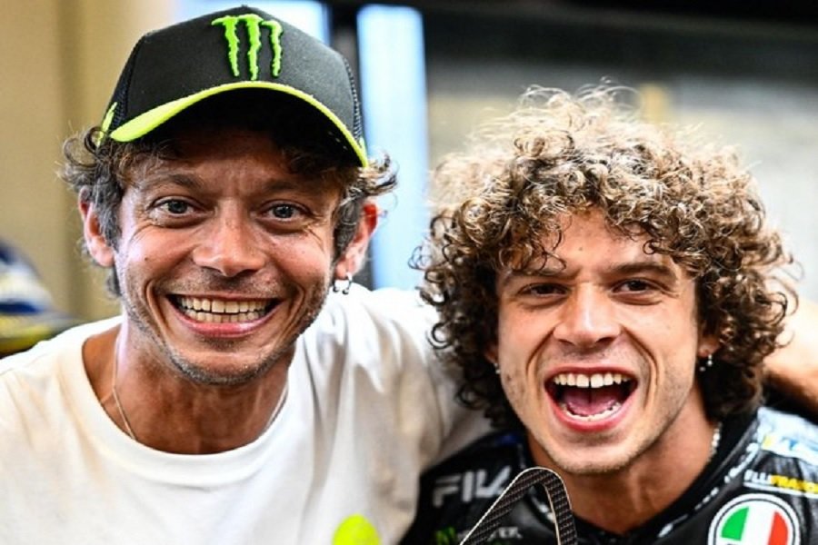 Sensasi Baru di MotoGP Valentino Rossi Bahagia dengan Kepindahan Marco Bezzecchi ke Aprilia!