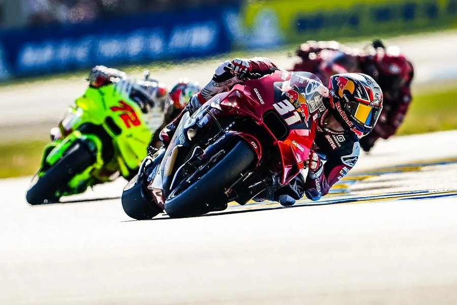 Sensasi Pedro Acosta Pembalap Muda yang Mengguncang Dunia MotoGP 2024