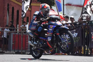 Dikawal oleh mekanik handal GDT JOGJA @gdtracing , tim DMRT232 @dmrt_232 siap tarung bersama Andrias Lukito @andrias_112 untuk bertarung di kelas di kelas mp1,130 tune up ,bebek 2 tak 125 cc dan metic 130 standar pada ajang LFN HP969 Road Race Championship 2024. Balapan ini akan digelar di lintasan GBT, Surabaya pada tanggal 23-24 Juni 2024. Dengan persiapan matang dan dukungan tim yang solid, DMRT232 berharap dapat memberikan performa terbaik dan meraih hasil maksimal di LFN HP969 Road Race Championship 2024. “Semoga ada rezekinya dan bisa bersaing dibarisan depan hingga meraih podium tertinggi untuk LFN seri 1,” ucap sang owner Dede Medest “