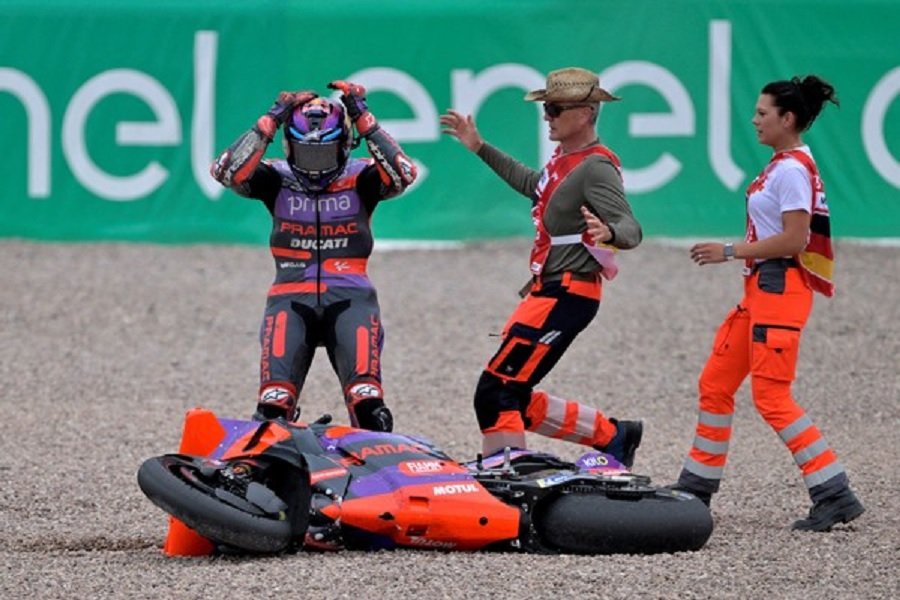 Drama di Sachsenring! Jorge Martin Pasrah Usai Terjatuh Jelang Kemenangan! Pelajaran Berharga untuk Masa Depan