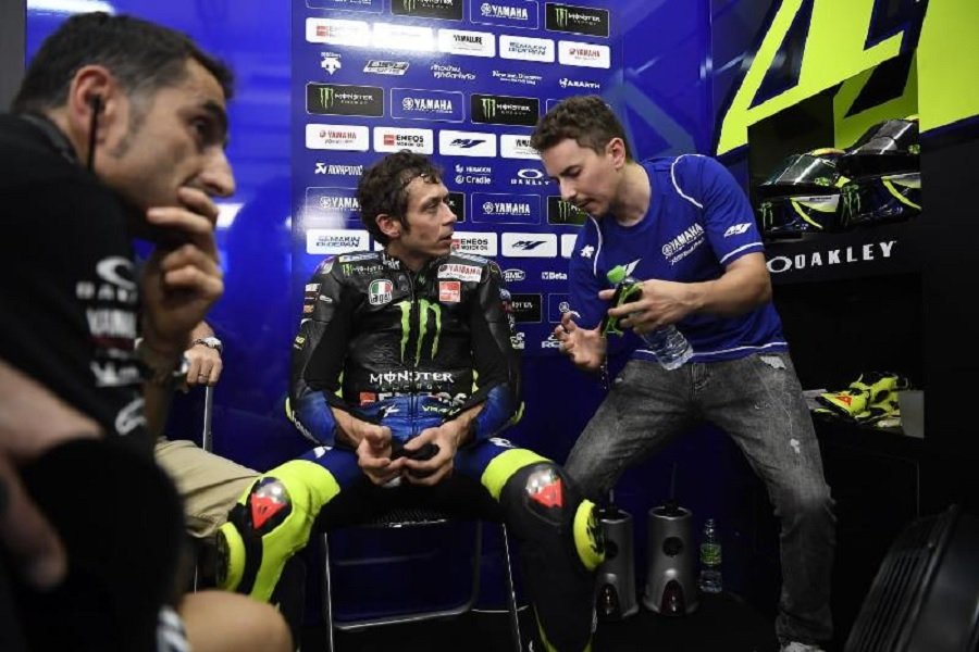 Kisah Kontroversial Permusuhan Sengit Valentino Rossi dan Jorge Lorenzo di MotoGP