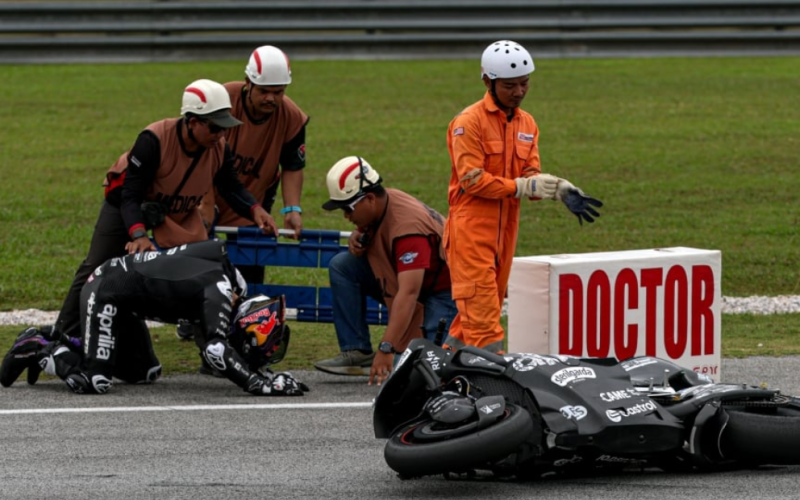 Jorge Martin Alami Fraktur Tertutup Metakarpal dan Metatarsal Akibat Highside Brutal di Sepang, Operasi Tangan Kanan Berhasil!