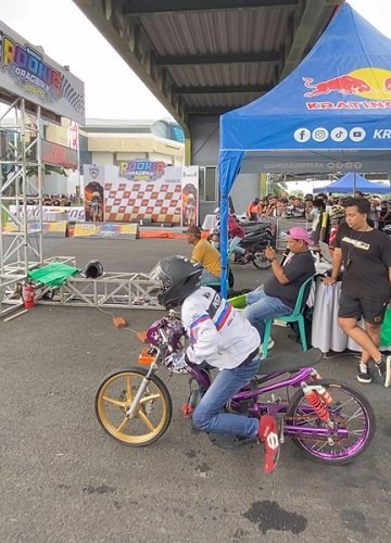 Hasil Matapanah Rookie Drag Bike 2025, Balapan di bulan Ramadhan Starter Membludag di GBT Surabaya