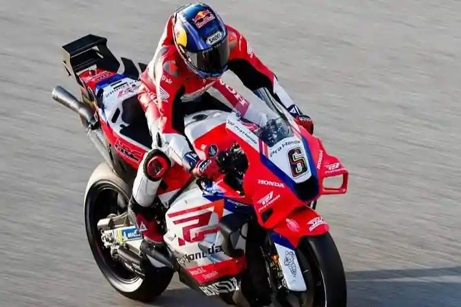Stefan Bradl bersama Motor Honda RC213V saat Menjalani Uji Coba sebagai Test Rider