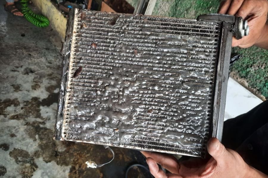 Kebiasaan Buruk yang Membuat Evaporator AC Mobil Bocor
