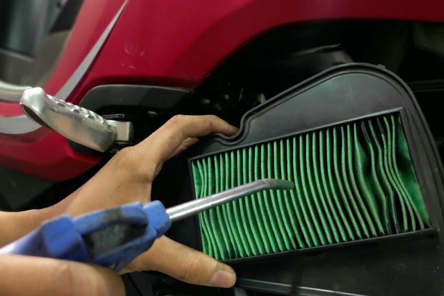 Jangan Sampai Mesin Jebol! Ini Pentingnya Filter Udara Motor dan Cara Merawatnya Biar Tetap Irit & Ngebut!