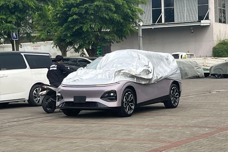 Xpeng G6, SUV listrik menengah, dibanderol Rp 599 juta OTR Jakarta.