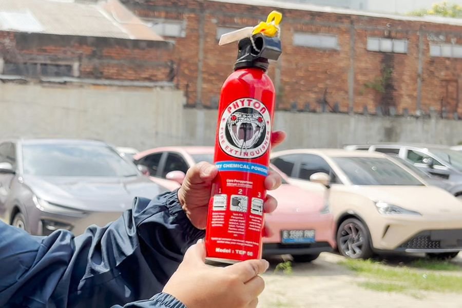 Tips Menggunakan APAR untuk Cegah Kebakaran Mobil Listrik Membesar