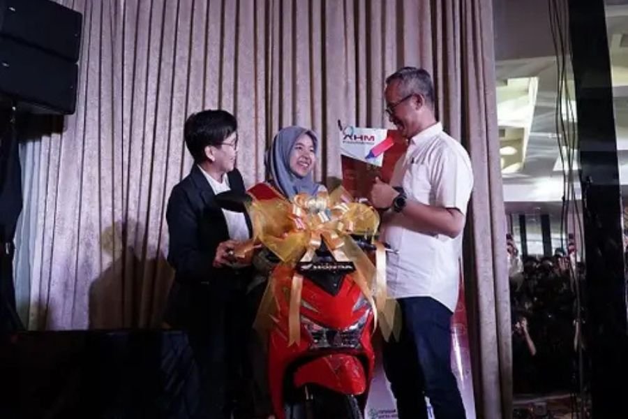 Siswi Payakumbuh Juara AHM Best Student 2024 dengan Mie Labu Abon Lele Anti-Stunting!