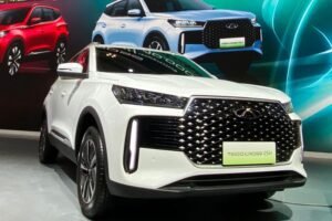 Chery Tiggo Cross Hybrid Resmi Meluncur di GIIAS 2025, Harga Rp 319,8 Juta dan Konsumsi BBM Tembus 30 km/liter!
