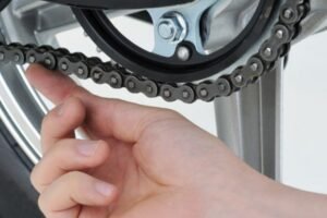 Jangan Sampai Rantai Motor Lepas! Ini Waktu Ideal Setel Rantai yang Jarang Diketahui Pengendara