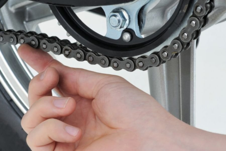 Jangan Sampai Rantai Motor Lepas! Ini Waktu Ideal Setel Rantai yang Jarang Diketahui Pengendara