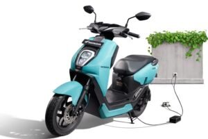 “Harga & Spesifikasi Honda ICON e: 2025 – Skutik Listrik Termurah AHM, 53 Km Jauh Zaman Sekali Charge!”
