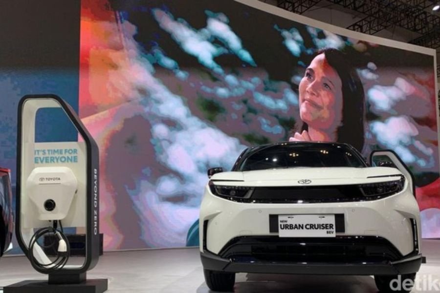 Toyota Hadirkan Urban Cruiser EV dan bZ4X Lokal di GIIAS 2025
