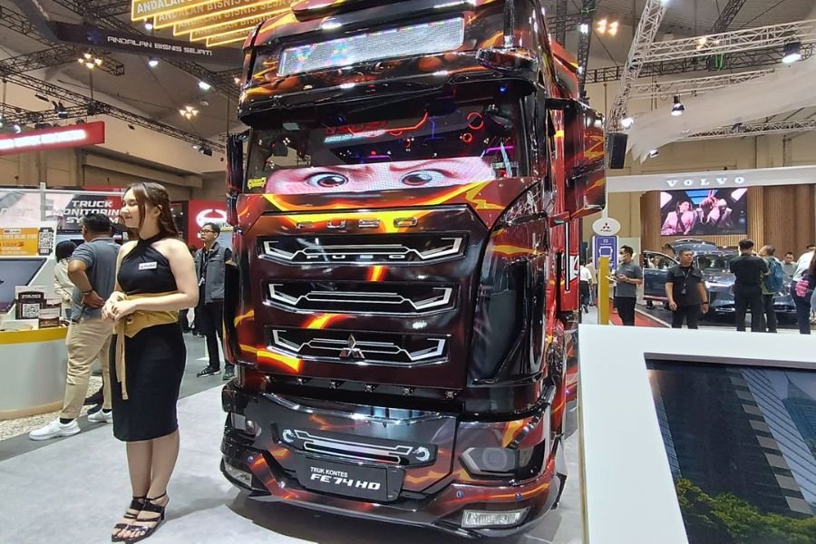 Modifikasi Mitsubishi Fuso Canter di GIIAS 2025: Tampil Gagah dengan Pelek Pajero Sport dan Body Kit Total
