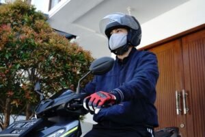 Mengapa Jaket Wajib Dipakai Saat Naik Motor? Ini Manfaat dan Risikonya Jika Tidak