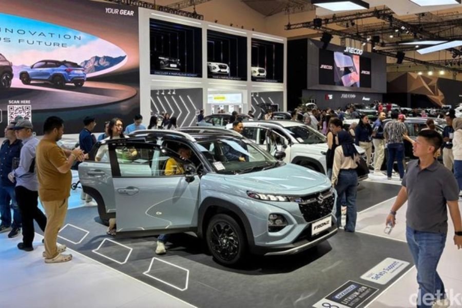 GIIAS 2025 Tampilkan Inovasi Teknologi Otomotif: Dari Mobil Hybrid, Hidrogen, hingga Robot Pintar)