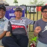 Om Adil (Tengah) bersama Race Comentator Orin Sugawa (kiri) dan putra tercinta (kanan)