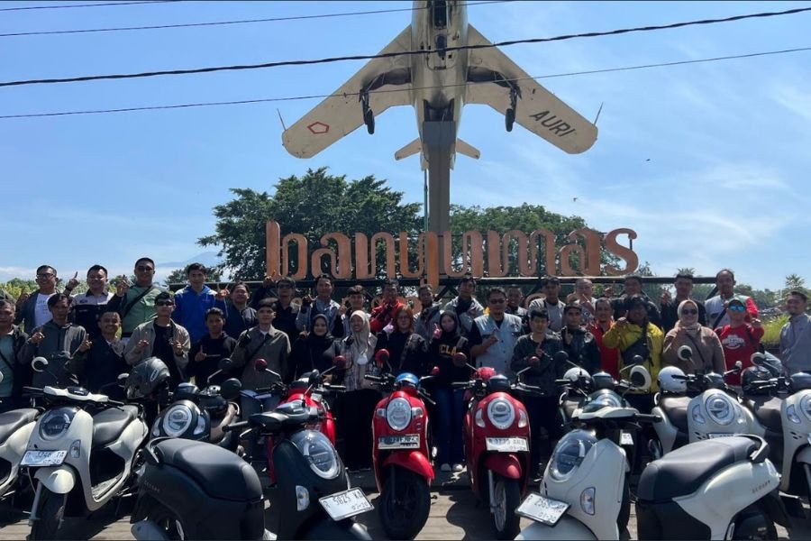 Bikers Scoopy Banyumas Unjuk Kreativitas dalam Workshop Lukis Payung