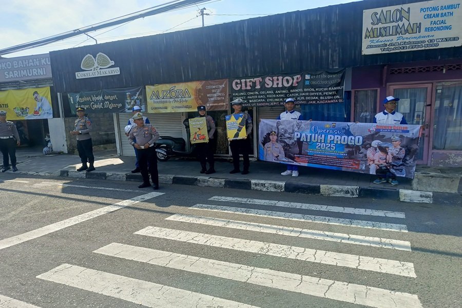 Astra Motor Yogyakarta dan Polres Kulon Progo Bagikan Helm Gratis untuk Keselamatan Pengendara