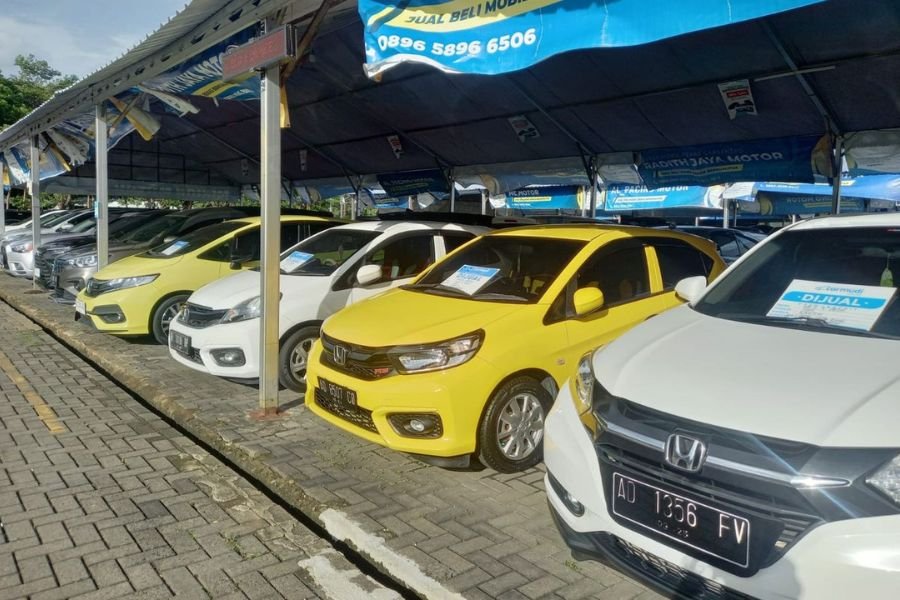 Mobil Bekas untuk Pemula, Pilih Transmisi Matik atau Manual?